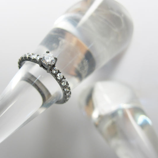 Glintz Trio Round Cut Ring