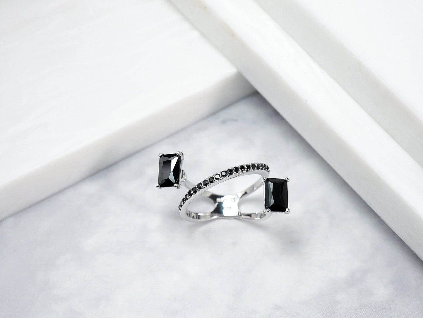 Glintz Skyrise All Black Ring