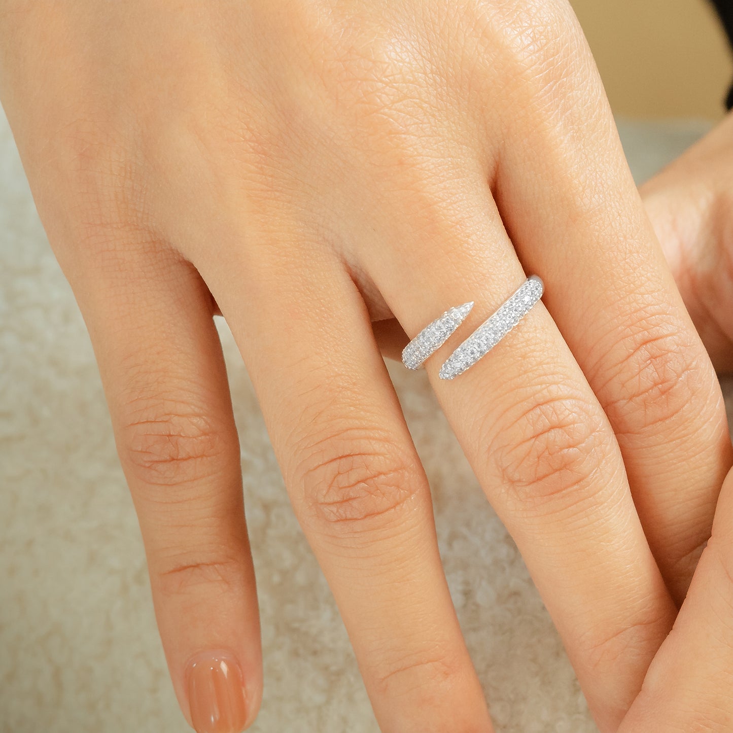 Glintz Le Frise Single loop ring