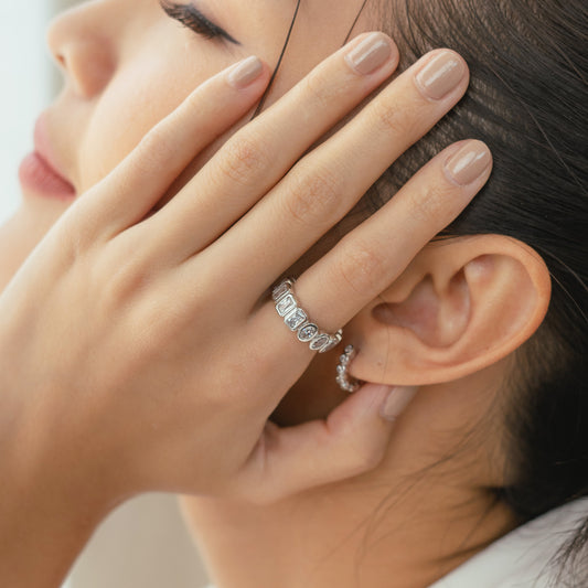 Glintz Ultra Basic Modern Muave Eternity in Oval & Emerald with Bazel setting