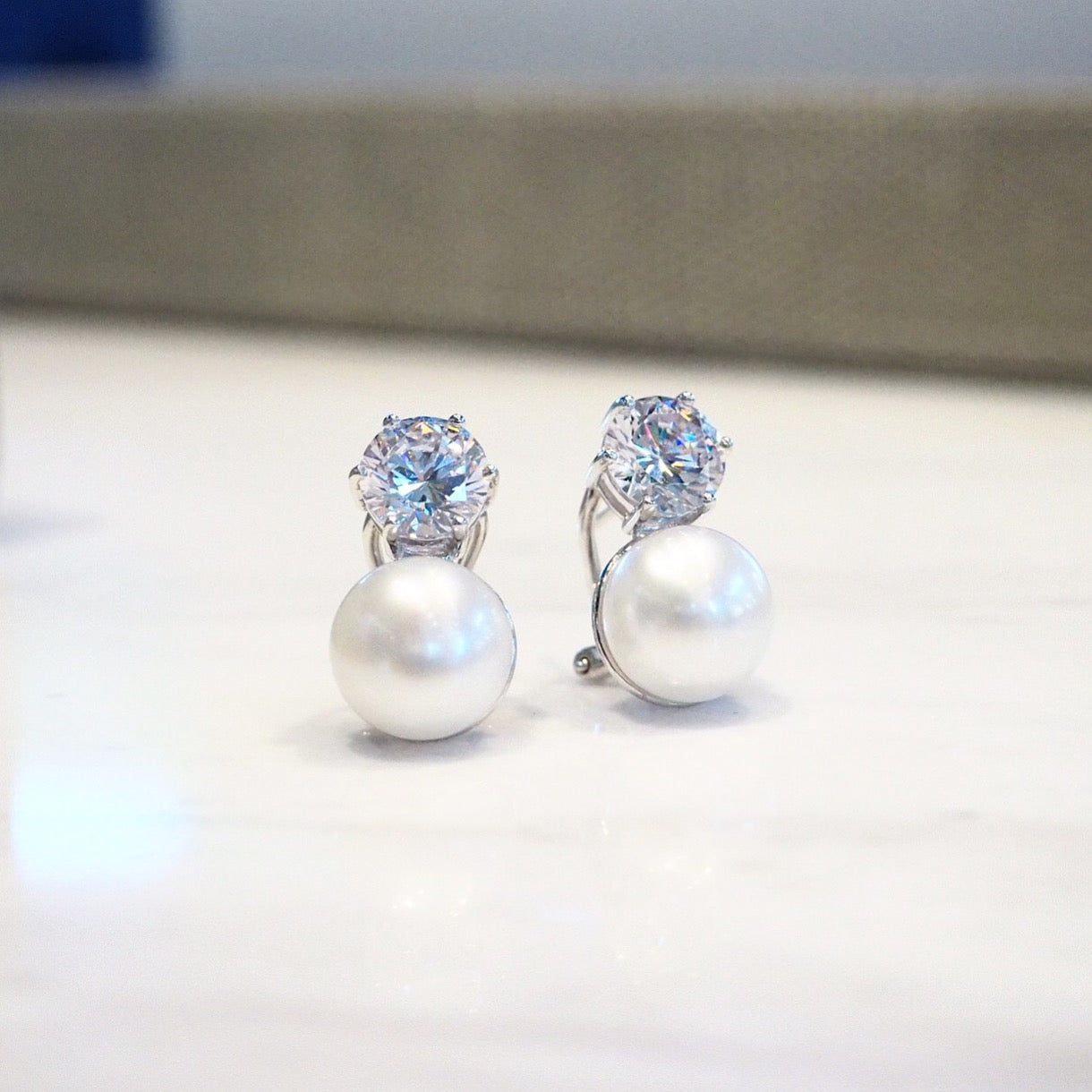 Glintz Pearl De'Fancy Single Drop Round Synthetic Pearl Earrings