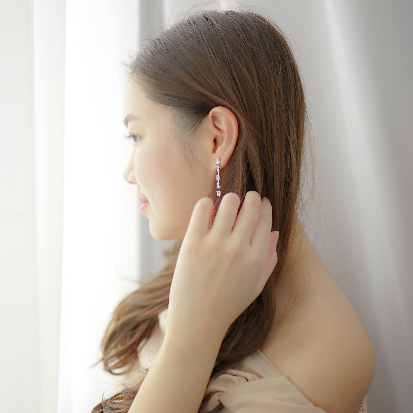Glintz Chime Earrings in White