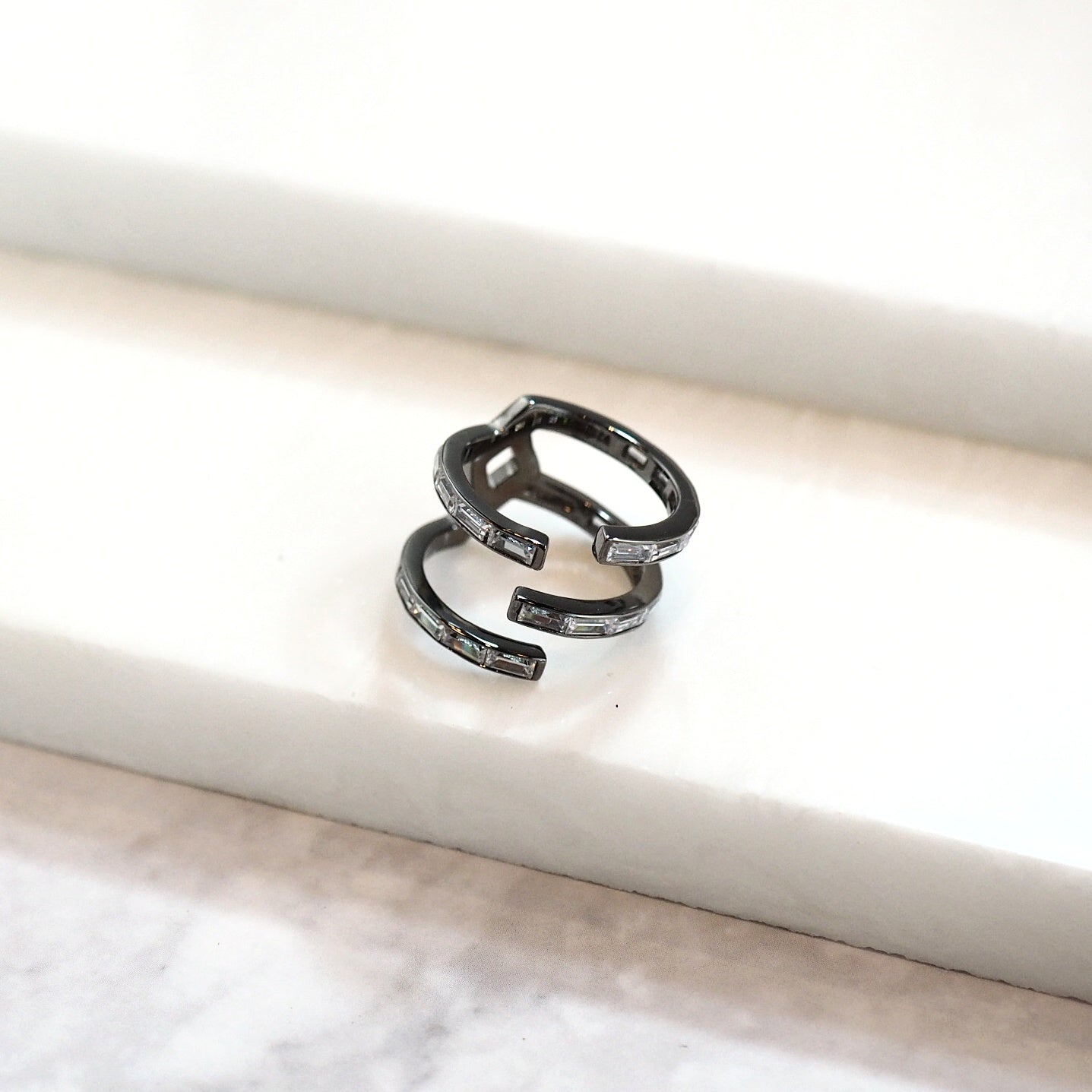 Glintz Circlet in Baquette Ring