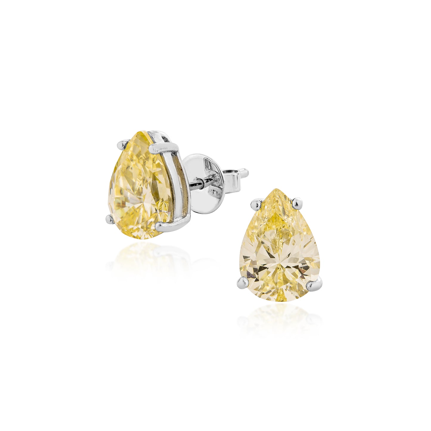 Glintz Bijoux Bisou Pear Cut Studs7x9mm Earrings in muli-Color
