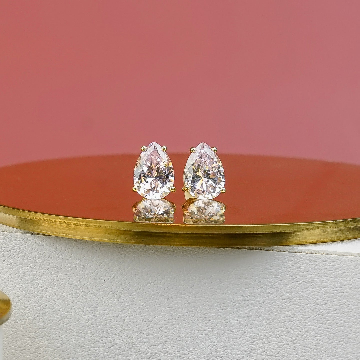 Glintz Bijoux Bisou Pear Cut Studs7x9mm Earrings in muli-Color