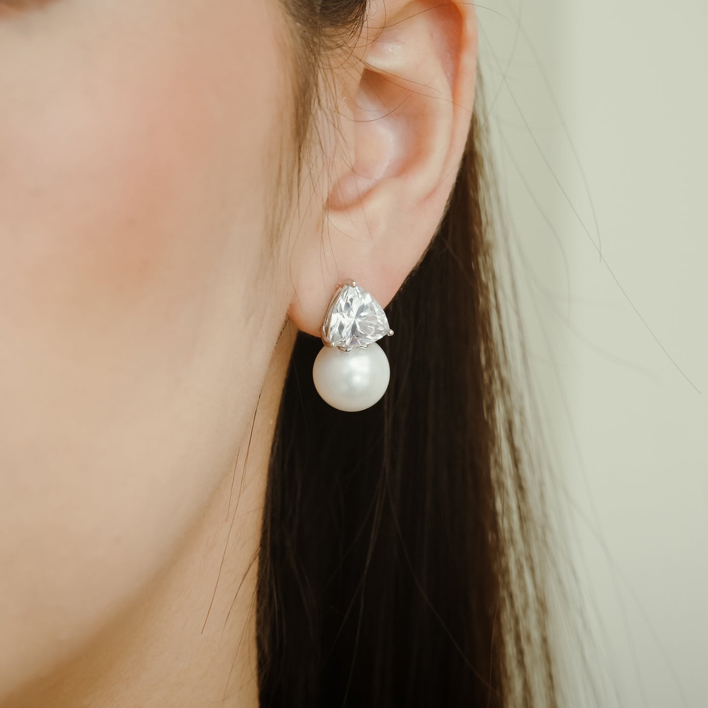 Glintz Pearl De'Fancy Trillion Drop Round Shell Pearl Earrings