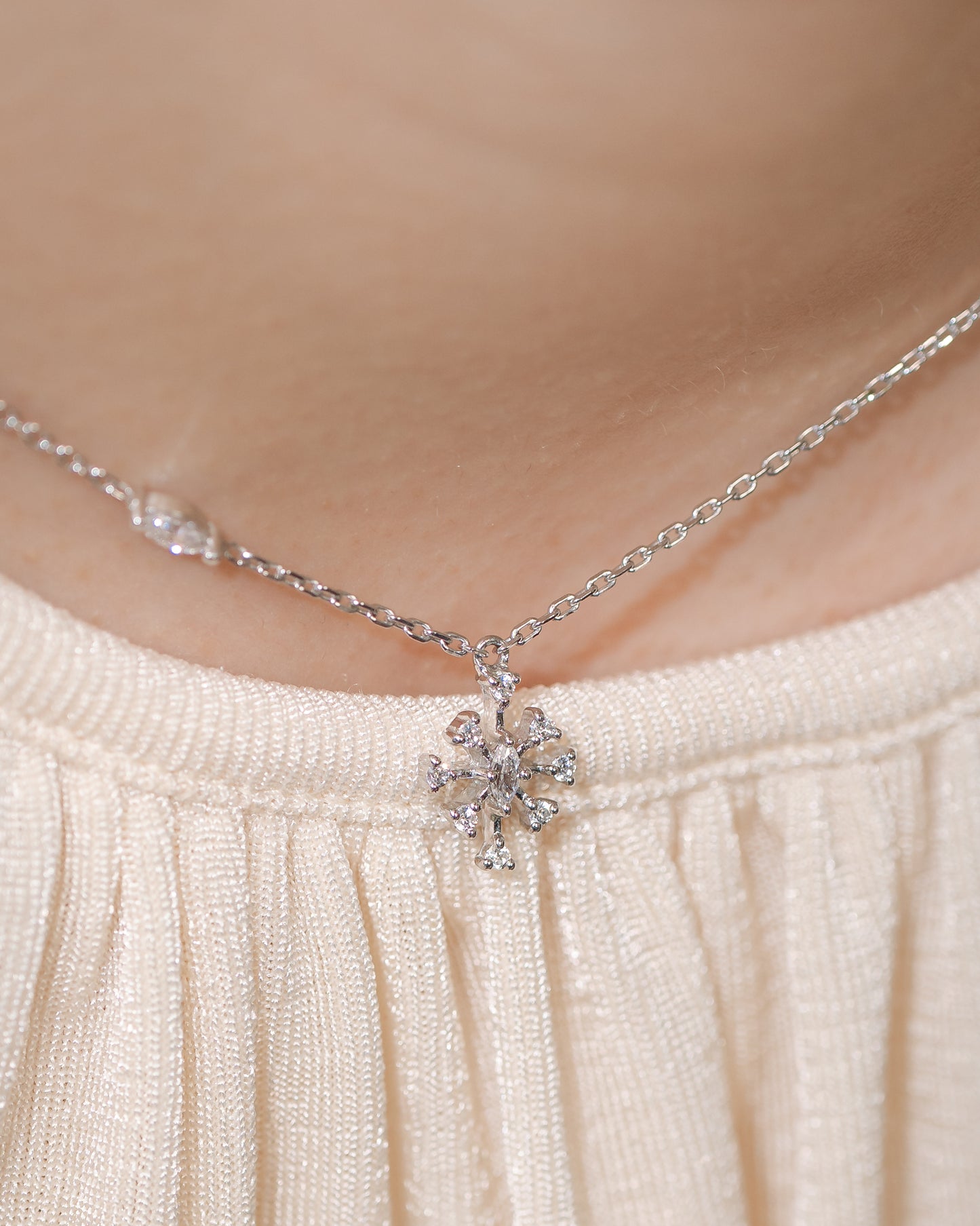 Glintz Snow Stella Necklace